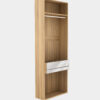Walk-in Closet พร้อมราวแขวนกางเกง สีโซลิดโอ๊ค-หินอ่อน